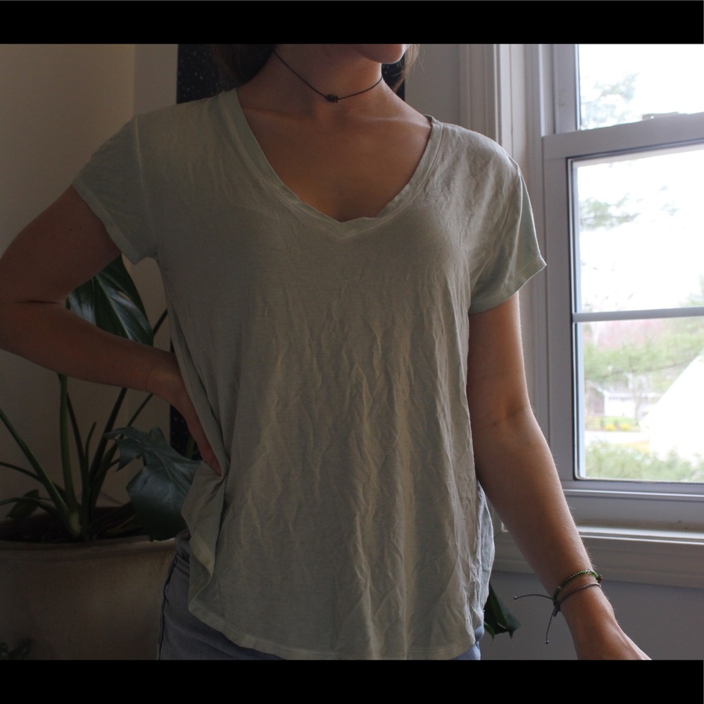 teal tee shirt
